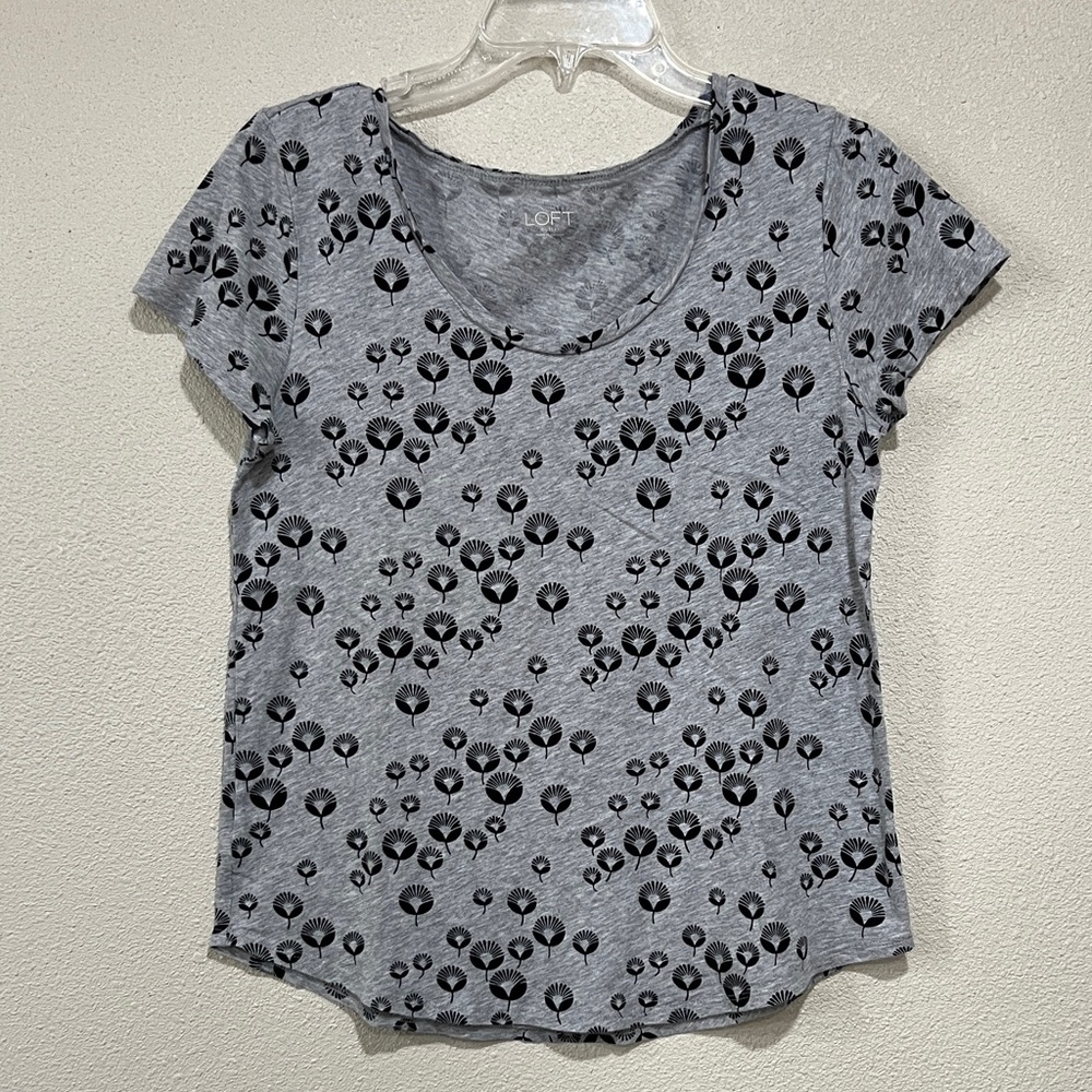 LOFT Black and Gray Floral Short Sleeve Tee